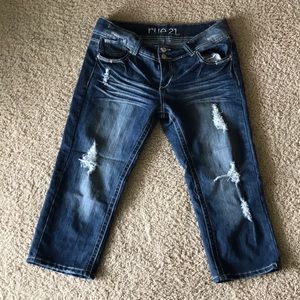 🌟NWOT-11/12regular, dark wash,distressed, capris